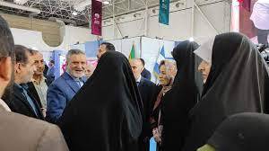 بازدید وزیر تعاون، کار و رفاه اجتماعی استان از نخستین نمایشگاه بانوان تأثیر‌گذار ایرانی
